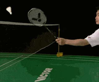 网前勾对角让你在球场摆脱被动化腐朽为神奇的技术动作