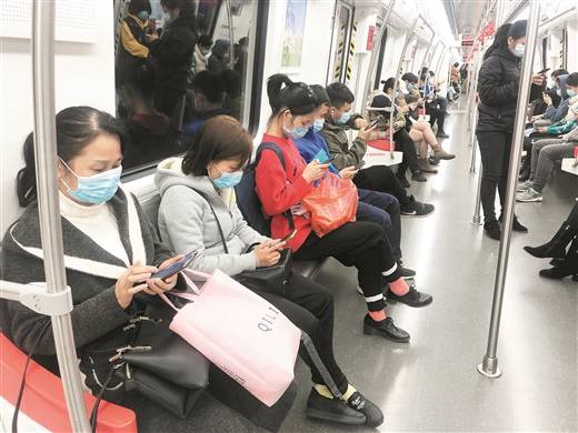 在公共场所请不要将手机声音外放