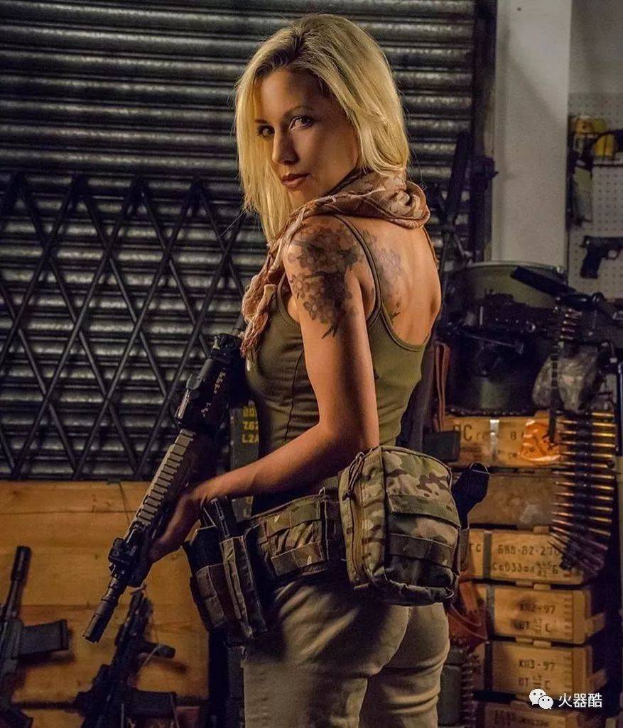 没错是她傲娇的战术妹子breanne写真集