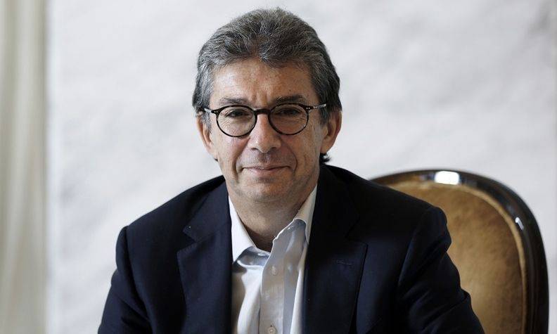 法拉利方面表示,在新的继任者到来前,将由董事长约翰·埃尔坎(john