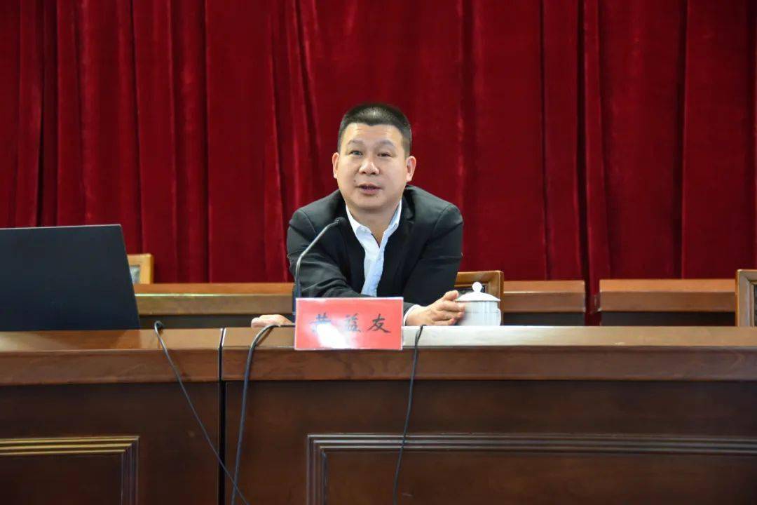 黄益友分别围绕党的十九届五中全会关于中央政治局工作的报告,全会第