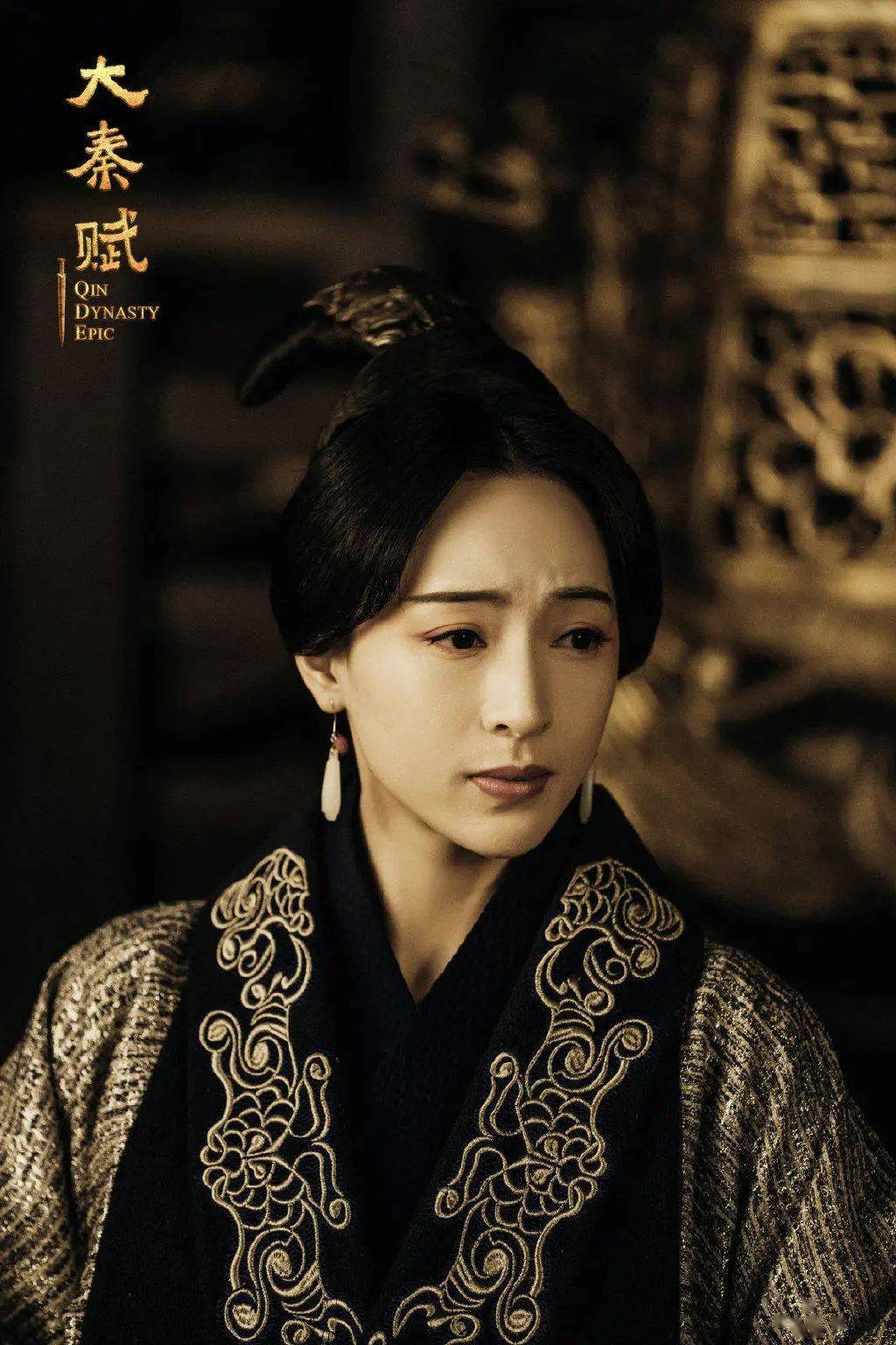 韩霓可以说是剧中最可怜的女人了,她一生都在被人