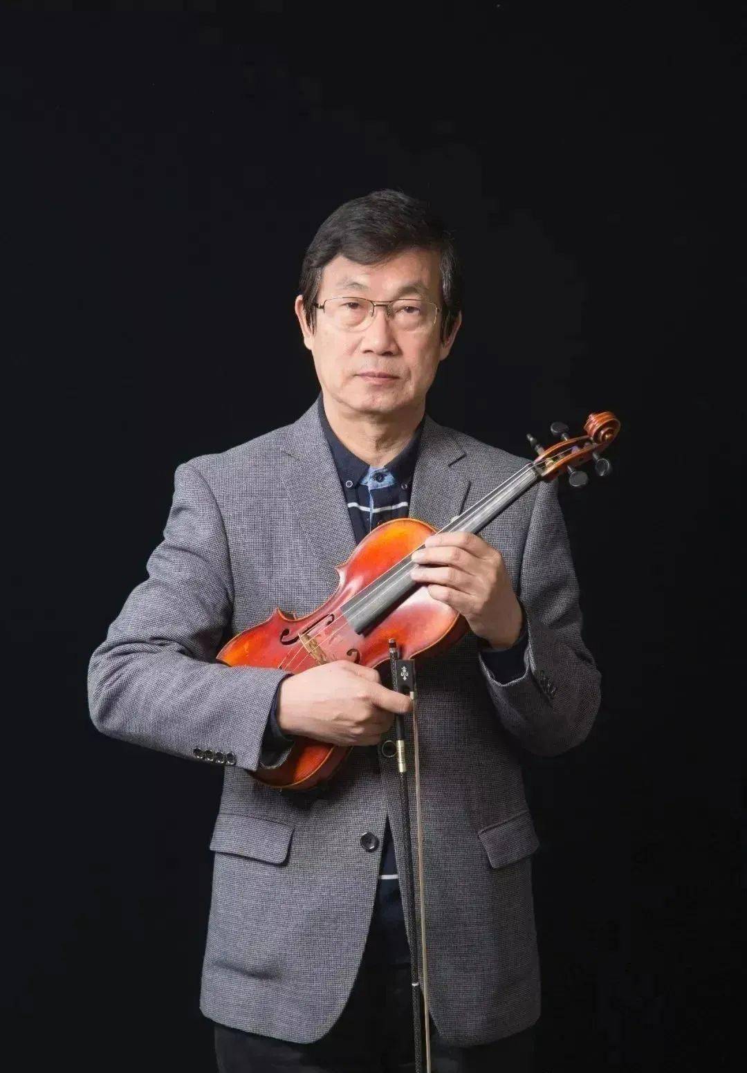 演出曲目1,管弦乐:红旗颂作曲:吕其明2,费加罗的婚礼作曲:博马舍