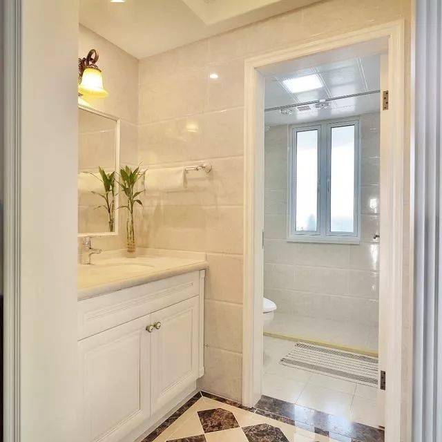 装修师傅表示,还是有1点需要注意:就是洗漱台的位置最好不要离卫生间