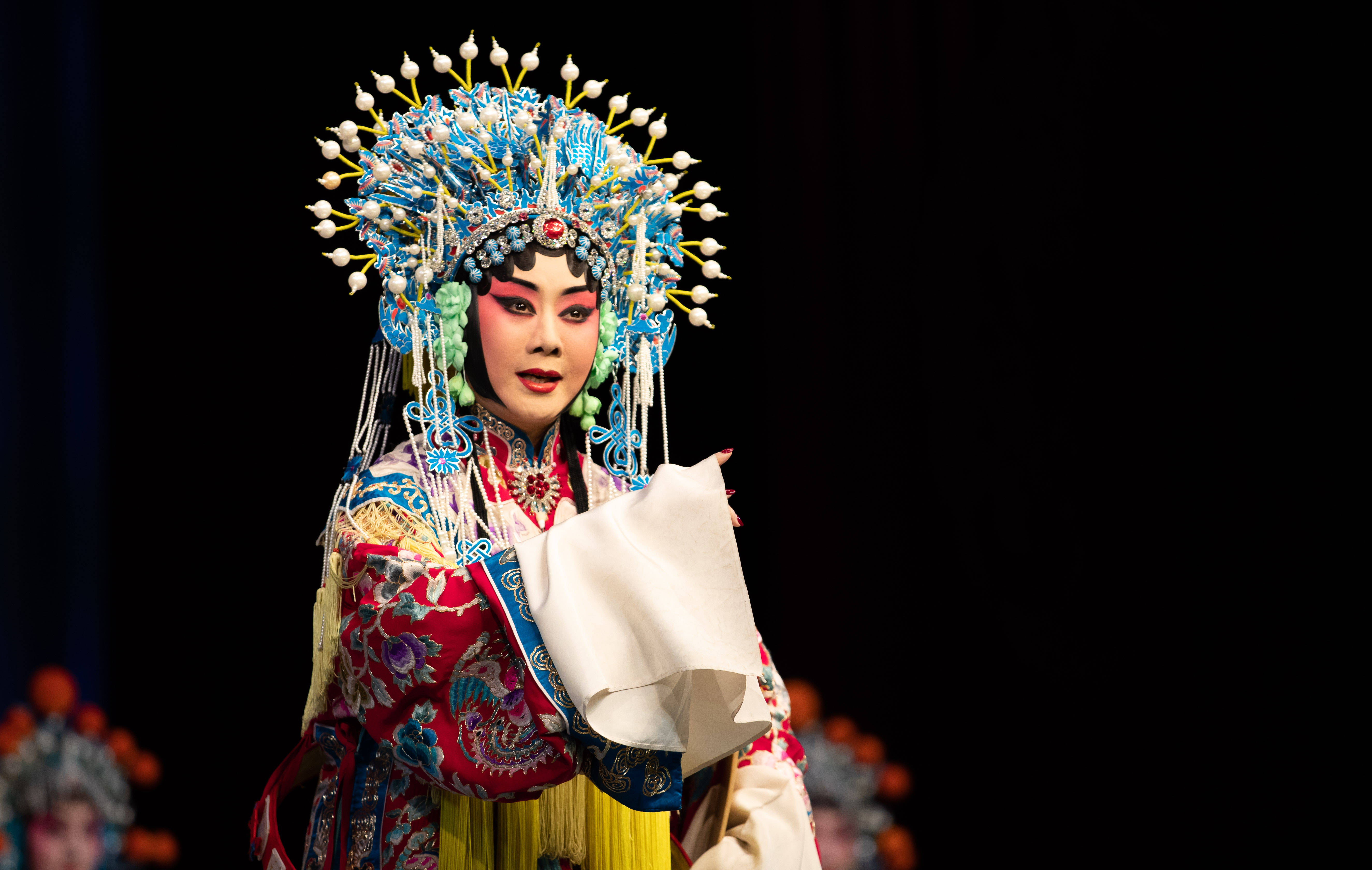 12月13日,京剧表演艺术家李胜素在表演京剧《大登殿》
