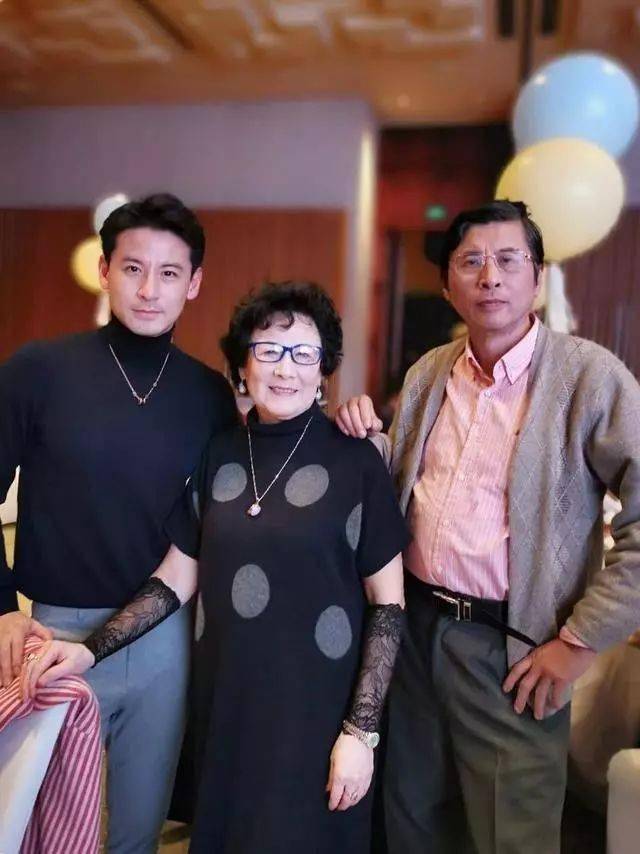 本身是豪门拍戏只当玩玩,娶漂亮老婆宠上天_钱泳辰