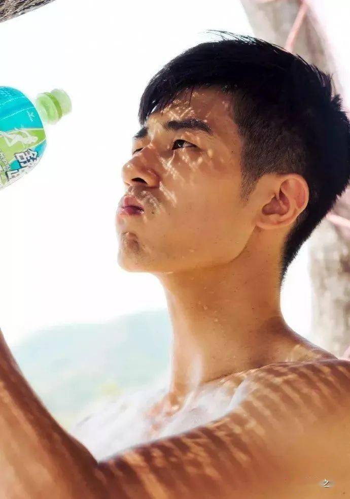 高个子男生练出肌肉有多难这个190cm小哥的身材绝了