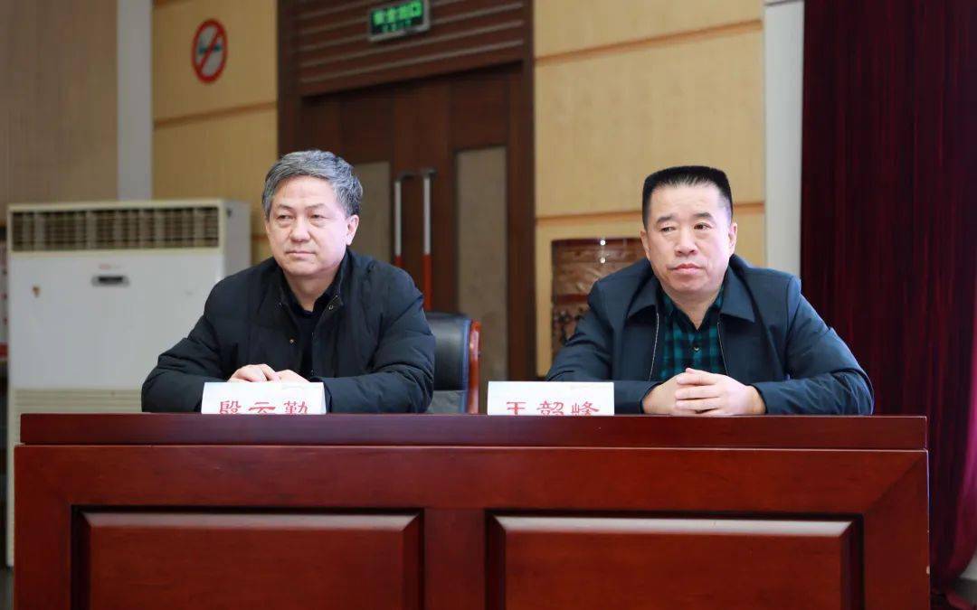 光动力治疗是一种有氧分子参与的伴随生物效应的光敏化反应,特别针对