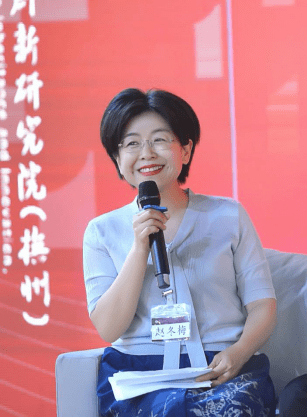 法国巴黎社会科学高等研究院客座教授,中央电视台"百家讲坛"特邀主