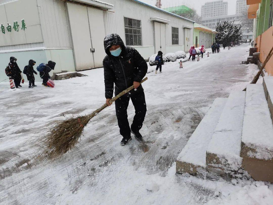 成長志願最美不止下雪天更有那些掃雪人