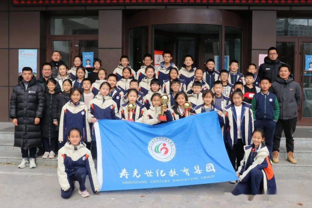 13 日,潍坊市越野长跑竞走比赛在临朐举行,世纪教育集团代表寿光