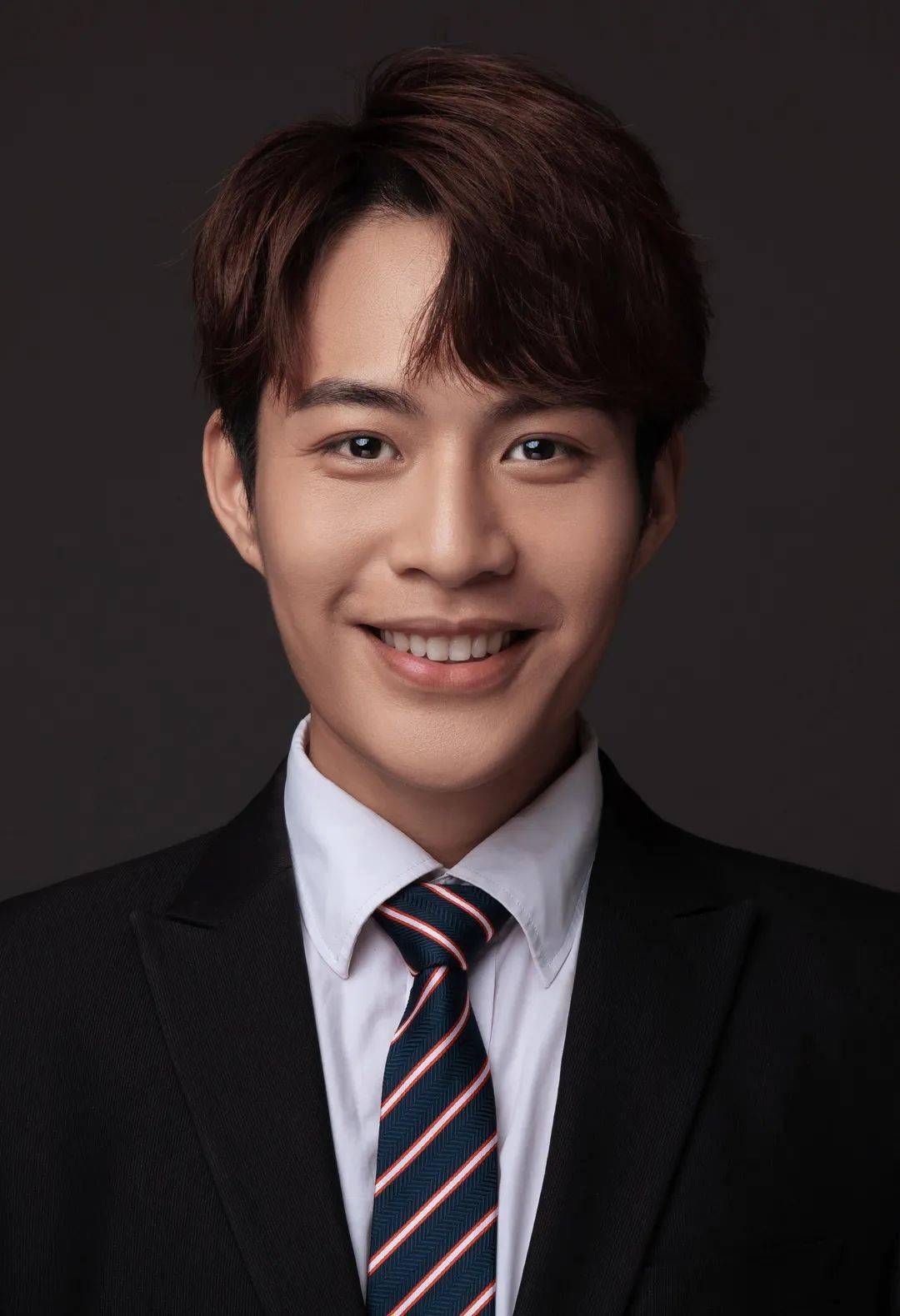 美爆399元就可以拍证件照更有n种风格任意选