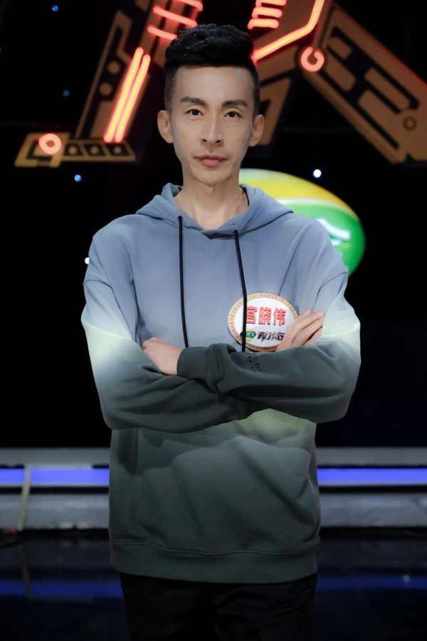 张子安——打击乐演员孔雀哥哥——舞蹈演员刘博轩——热力公司职工胡