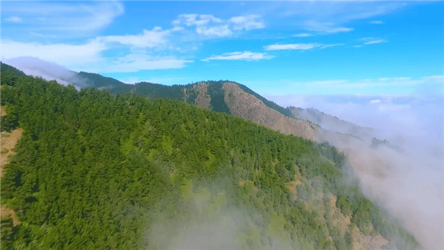 赞!云雾中的哈思山