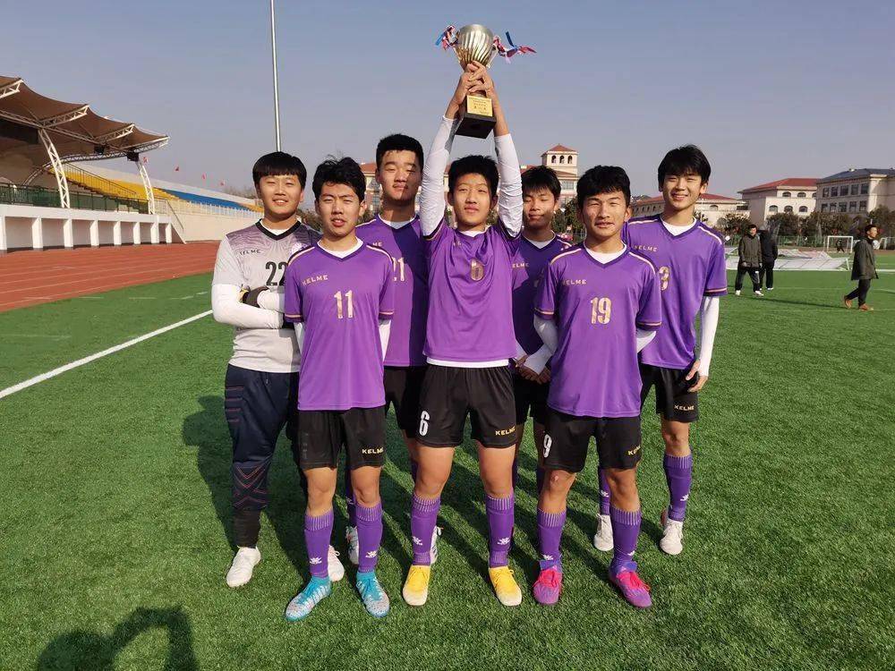 深度剖析中国足球学校的独特魅力及成就，助