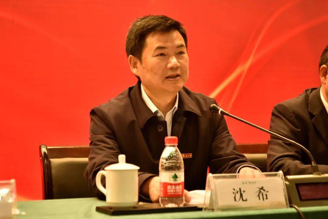 林学82级校友,仙居县人大常委会副主任朱志明代表校友发言.