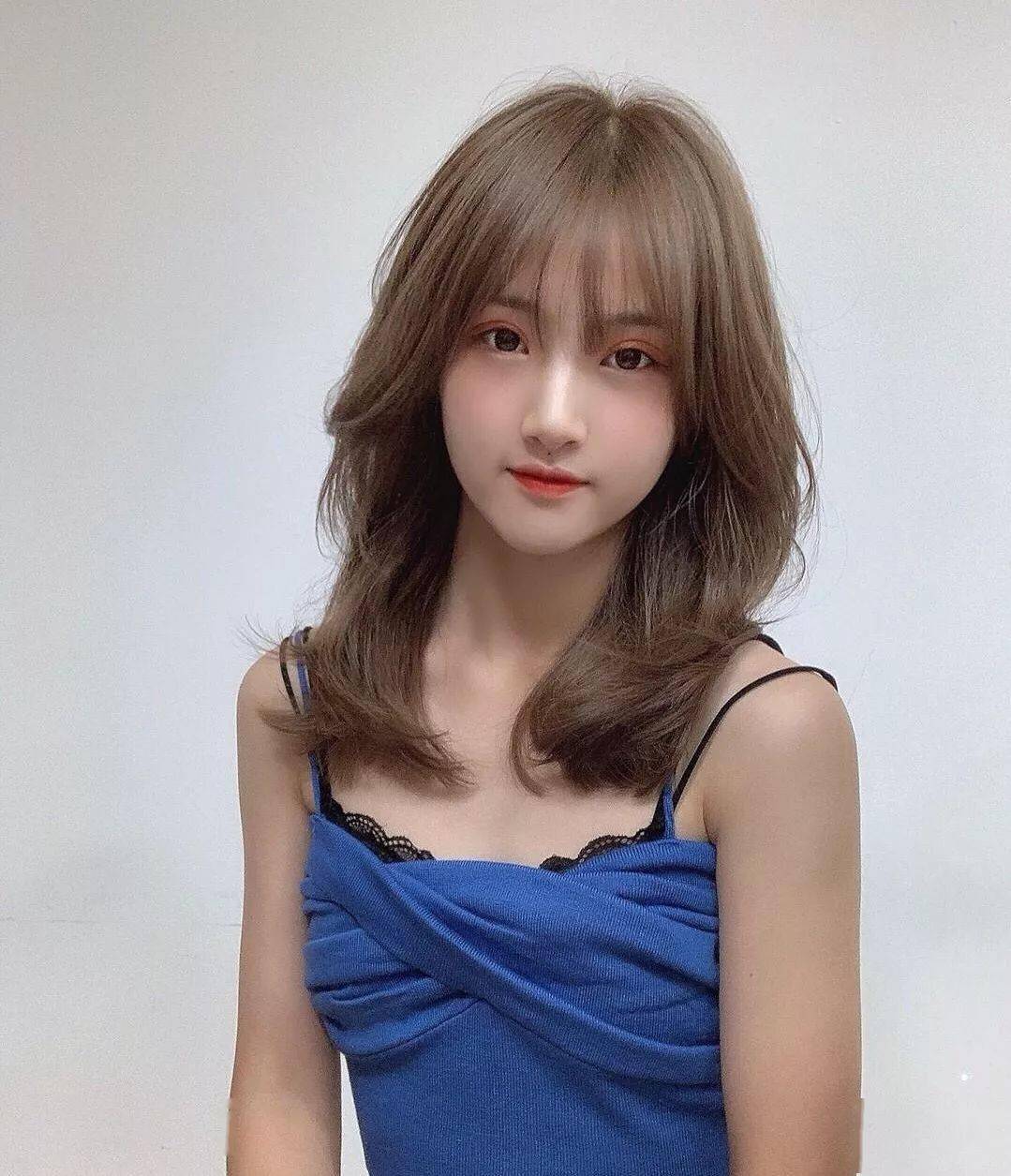 发型欣赏秋冬齐胸烫