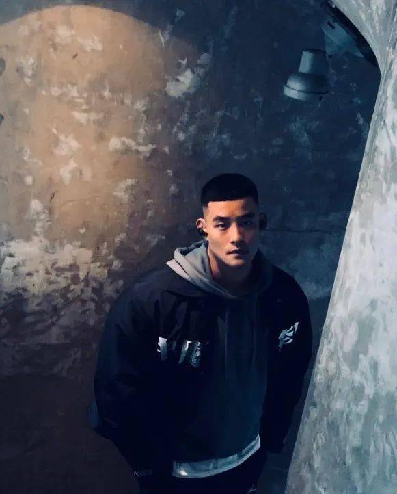 这位188的高大帅竟然是老师学生们都馋哭了