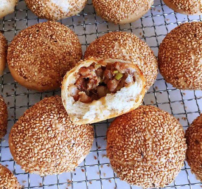 芝麻光饼,表皮酥脆,详细配方告诉你!