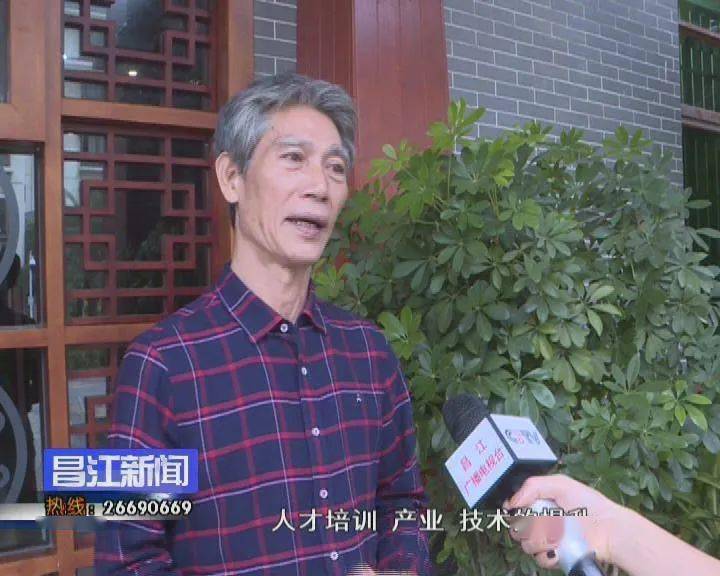 中国工艺美术协会常务理事,海南省工艺美术协会会长钟振光【基地揭牌