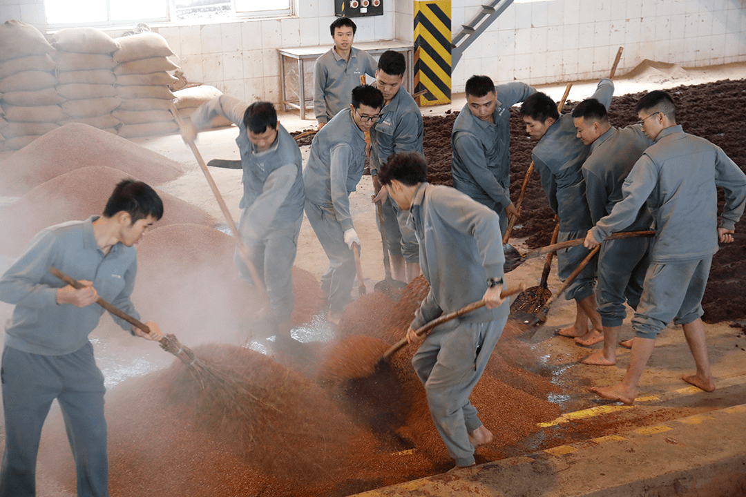 习酒公司工会举行酱香型白酒第二届全能匠人劳动竞赛暨