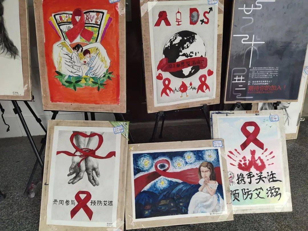 隆林中學開展防艾宣傳畫繪畫展在全市範圍內組織學校師生圍繞