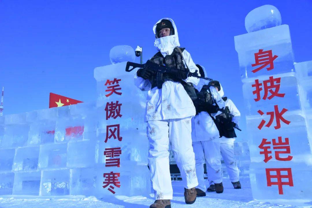 江上鑄就了一道牢不可破的鋼鐵城牆寒冰雖寒卻凍不住邊防軍人的一腔熱