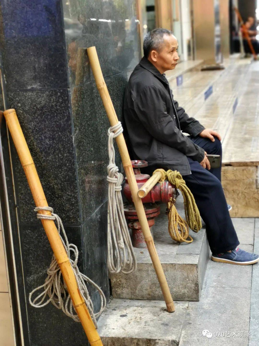 潘喜良山城棒棒军挑起一个家担起一座城