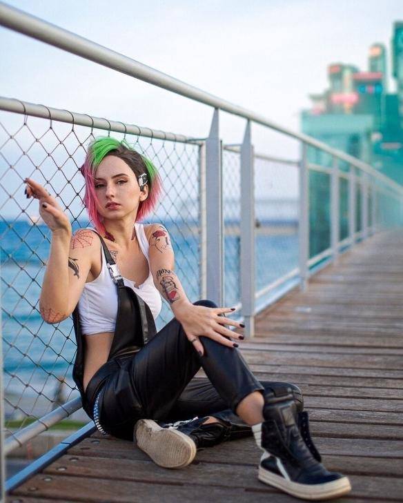 国外正妹cos赛博朋克2077最想攻略角色朱迪