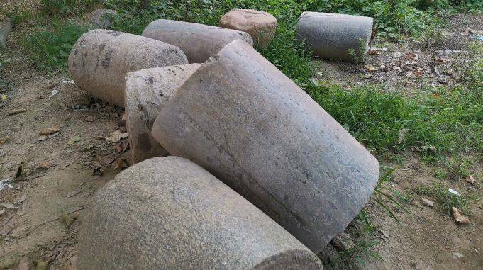 历史的见证石滚怪石嶙峋农用工具先睹为快