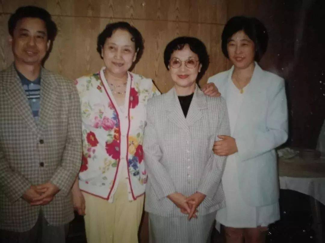 94岁王丹凤仙逝,好友王晓棠追忆她,《有得盼》太感人了!