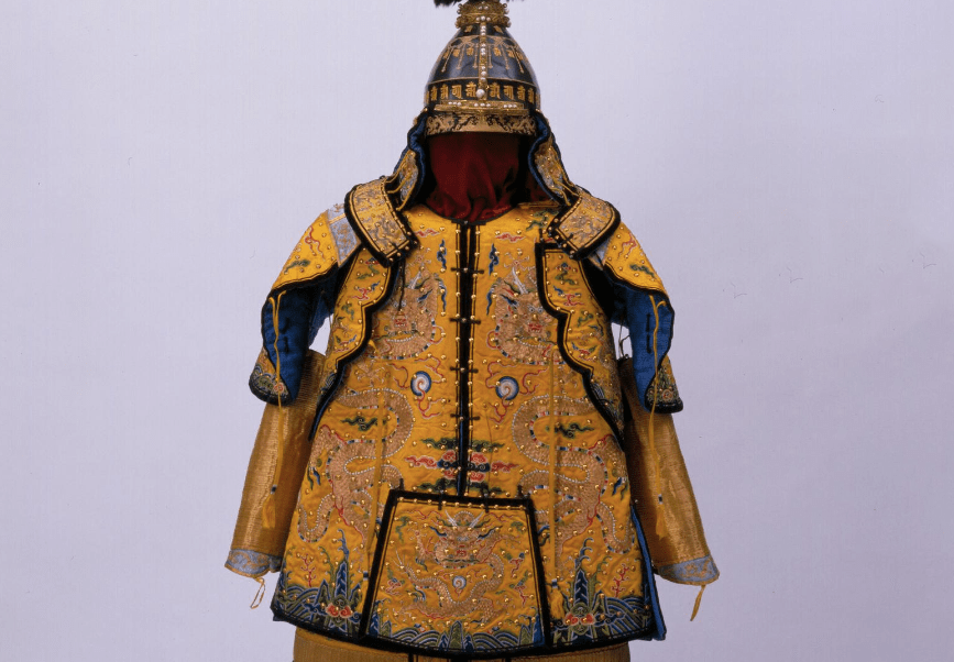 看见文物黄色缎绣金龙纹铜钉康熙帝御用棉甲