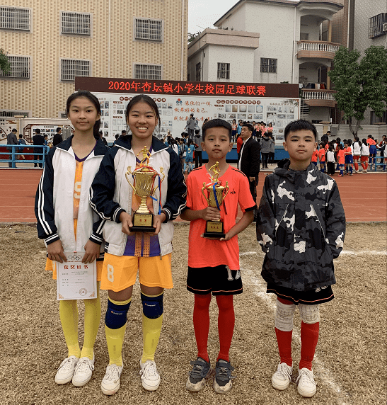 喜讯携风前行载誉归来高赞小学足球队在杏坛镇小学生足球联赛中喜获