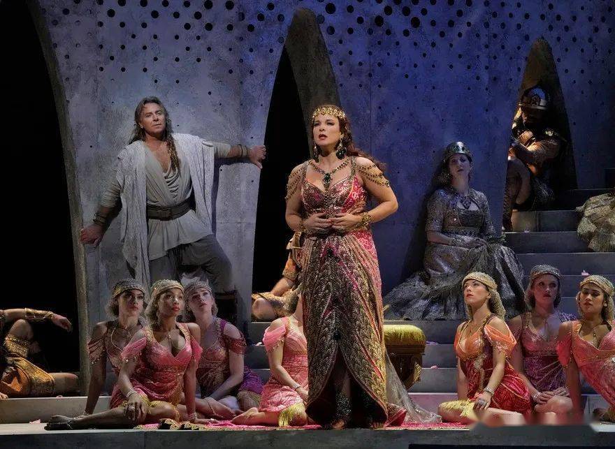 美国大都会史诗歌剧灯光是帮助讲故事的