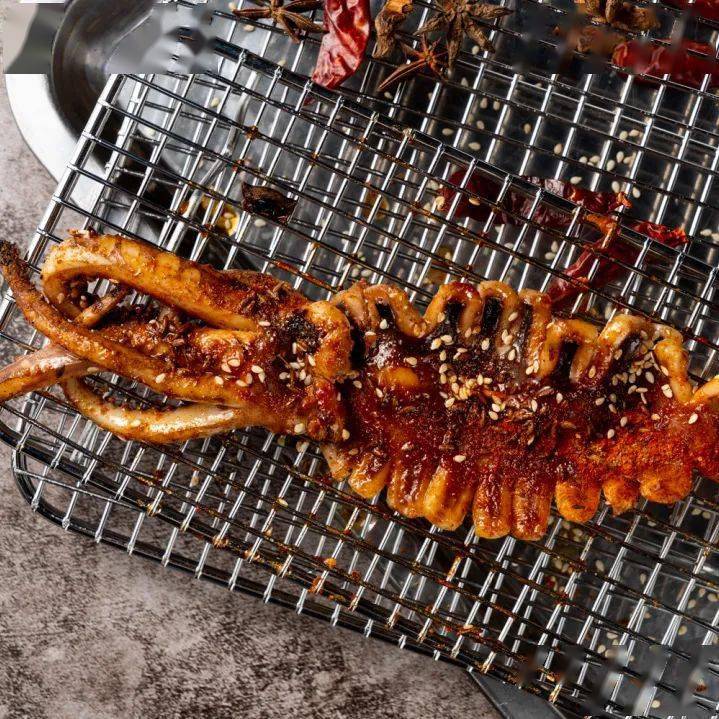 韭菜,皇子菇,卷心菜蔬菜烤串鱿鱼,蛤蚌,鲜虾海鲜烤串牛蛙腿,鸡脆骨