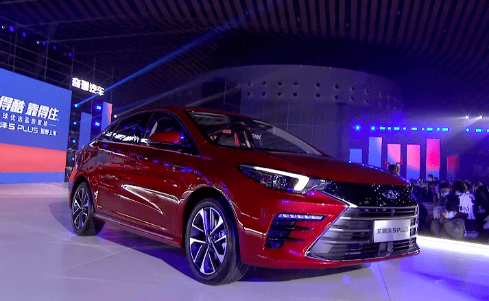 新车硬糖少女303助阵699万元起奇瑞艾瑞泽5plus正式上市