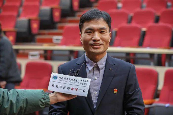 河南省人社厅厅长刘世伟为河南职业技术学院师生讲授思政课