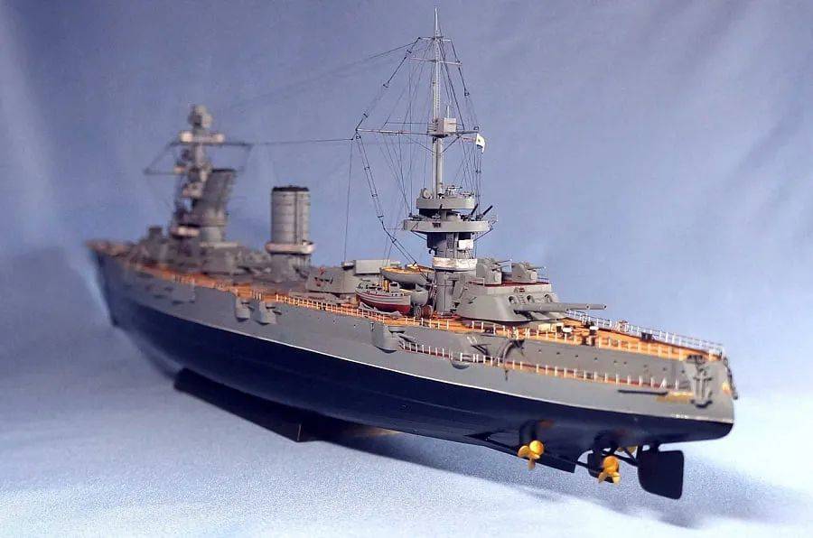 传说中被鲁德尔一发入魂的马拉号战列舰