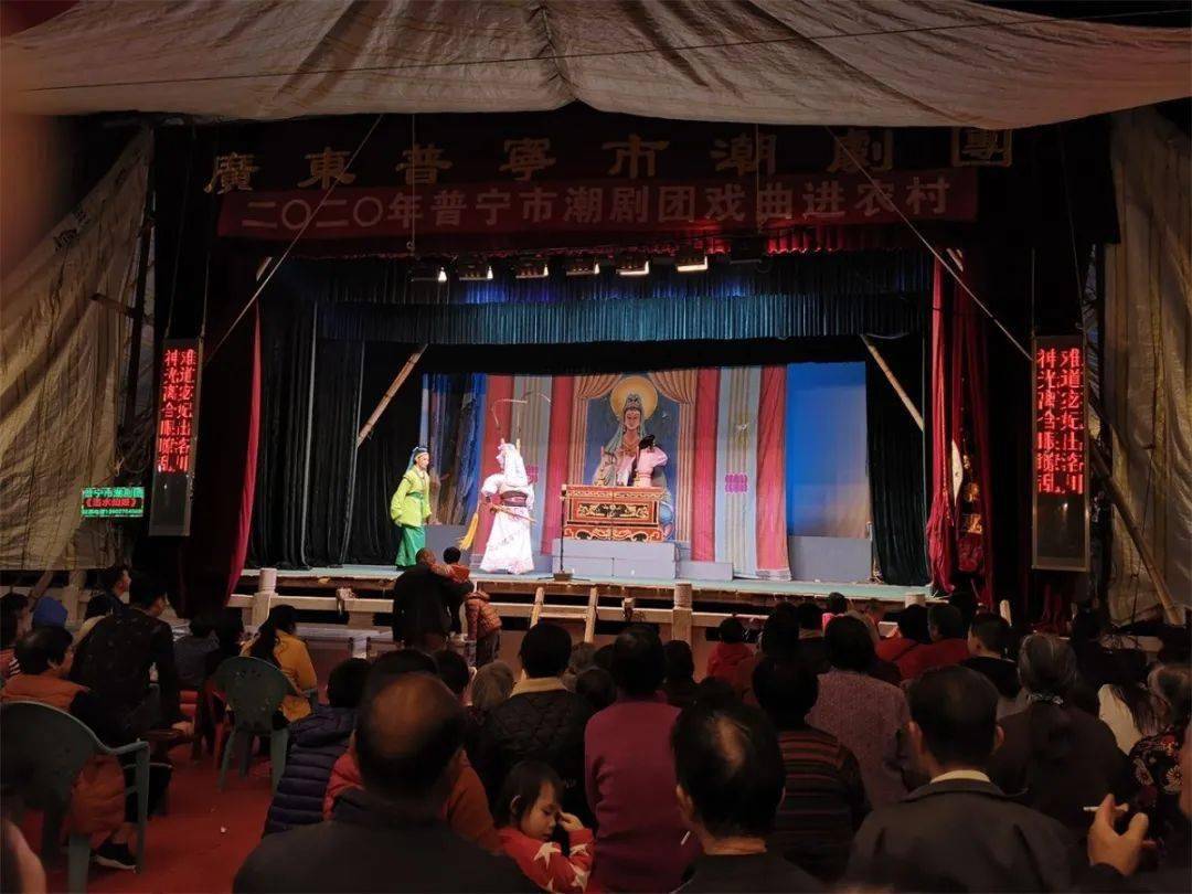 本次活动演出剧目有群众家喻户晓的经典潮剧《白玉扇》和《三姐下凡》