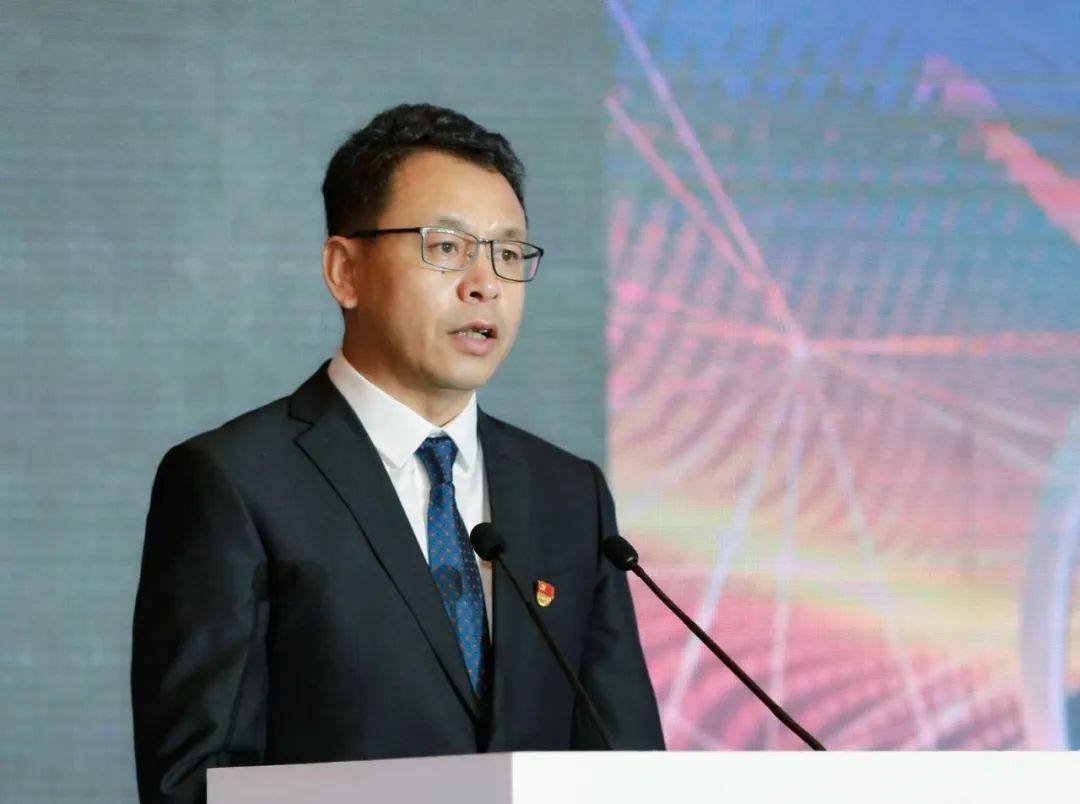 发动机事业部采购部部长金连辉宣读《2020年质量攻关总结》,下达