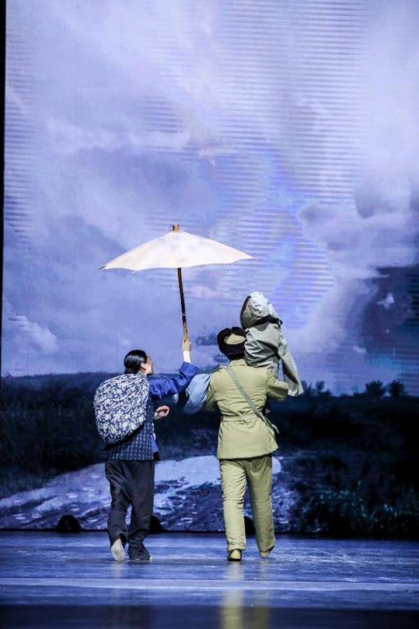 胡先煦真情演绎雷锋故事里的中国97岁老红军忆往事潸然泪下