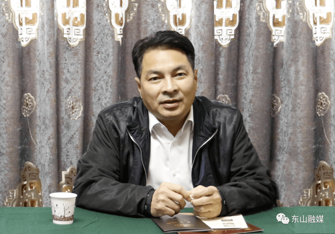 洪泰伟详细了解企业经营状况及鲍鱼产业链发展模式,并与企业负责人就