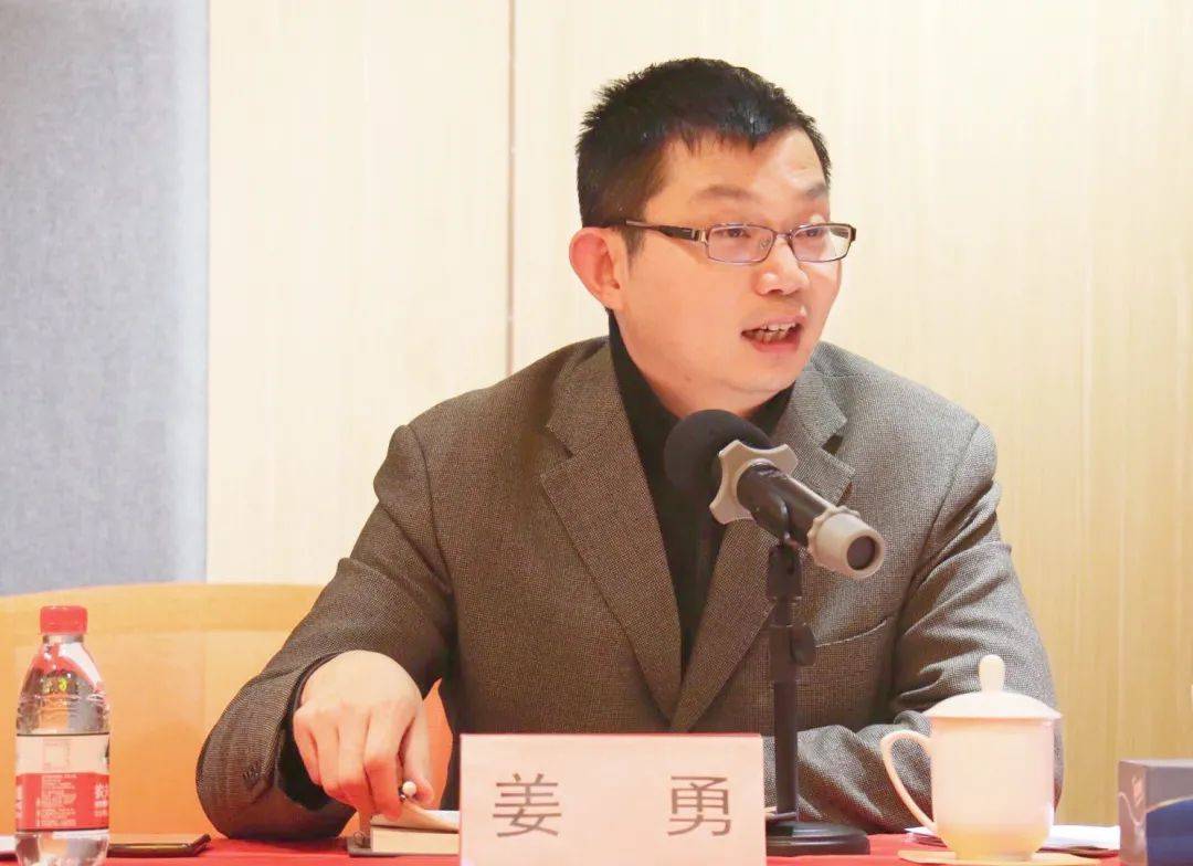 会议由区委常委,统战部部长姜勇主持,区委统战部副部长章红兵,罗晔,汤