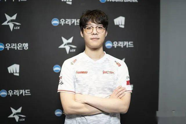 lolsmeb宣布退役我的职业生涯不输给任何人以后会专心做主播