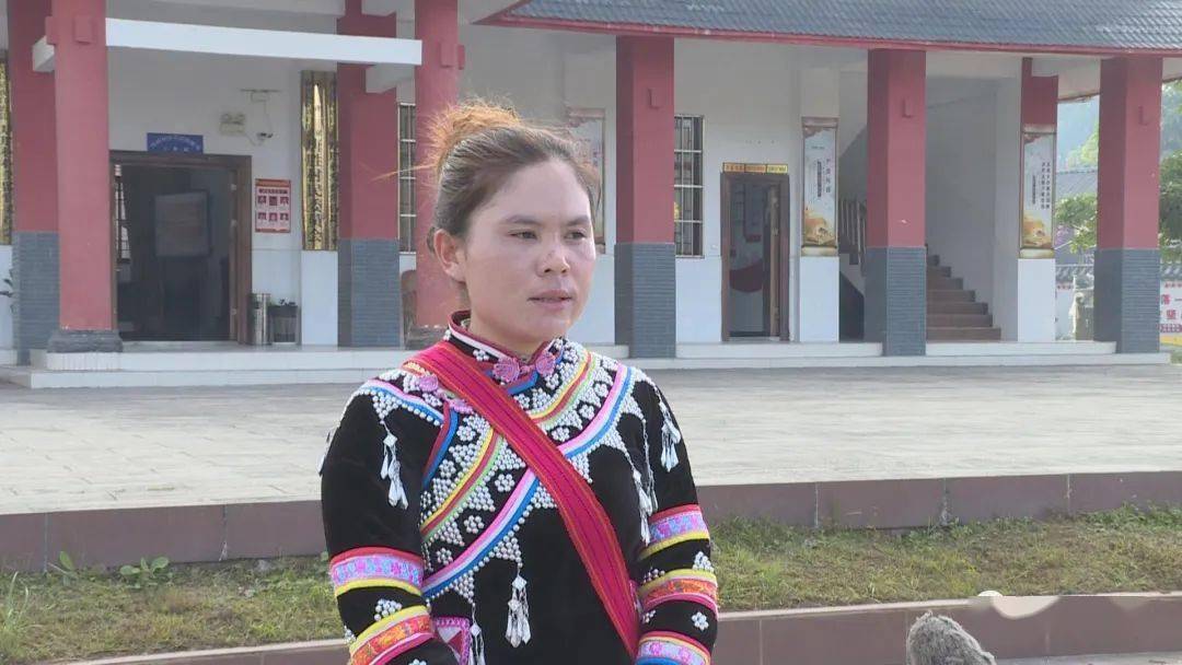 澜沧县勐朗镇唐胜村村民 李娜袜:现在国家政策越来越好,我们的生活