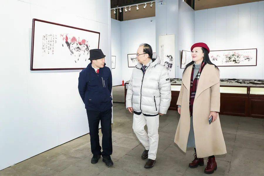 气贯斗牛高建伟牛年迎新画展开幕