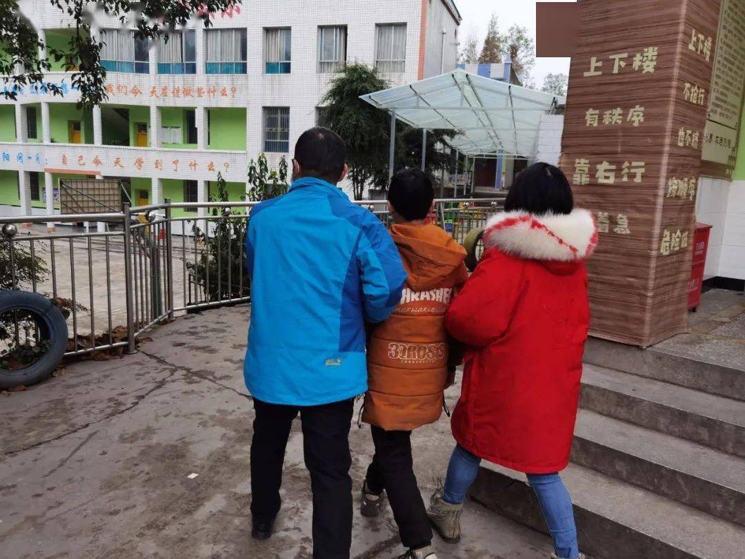 疫情防控我们在行动丹棱县仁美镇双桥小学校开展疫情防控应急演练