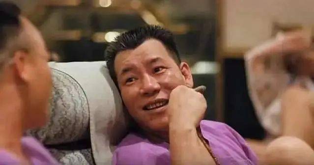 李兆基这样的演员,片酬应该是不低的,但是还是无力承担高昂的医疗费