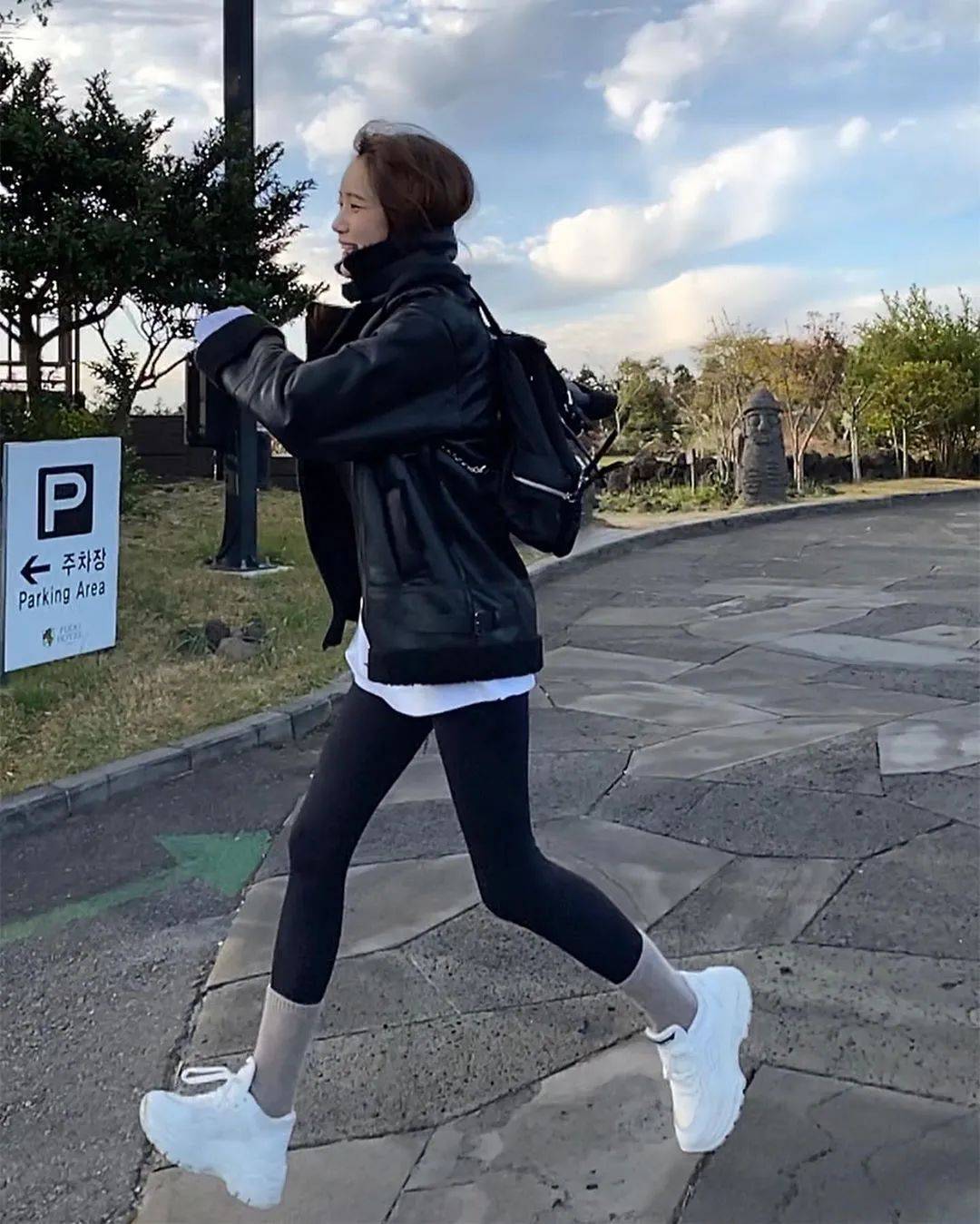 潮流鲨鱼裤搭配运动鞋袜子好看爆了时髦又显瘦