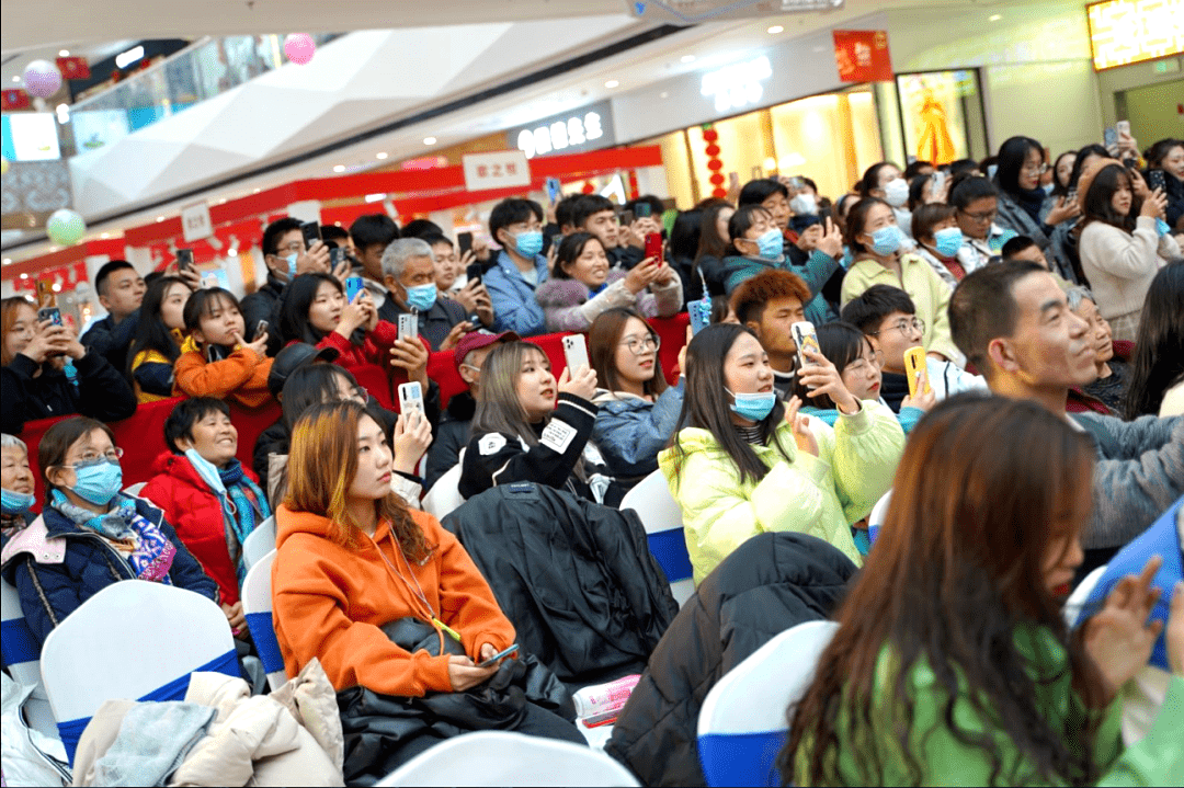 (互动游戏获奖观众)